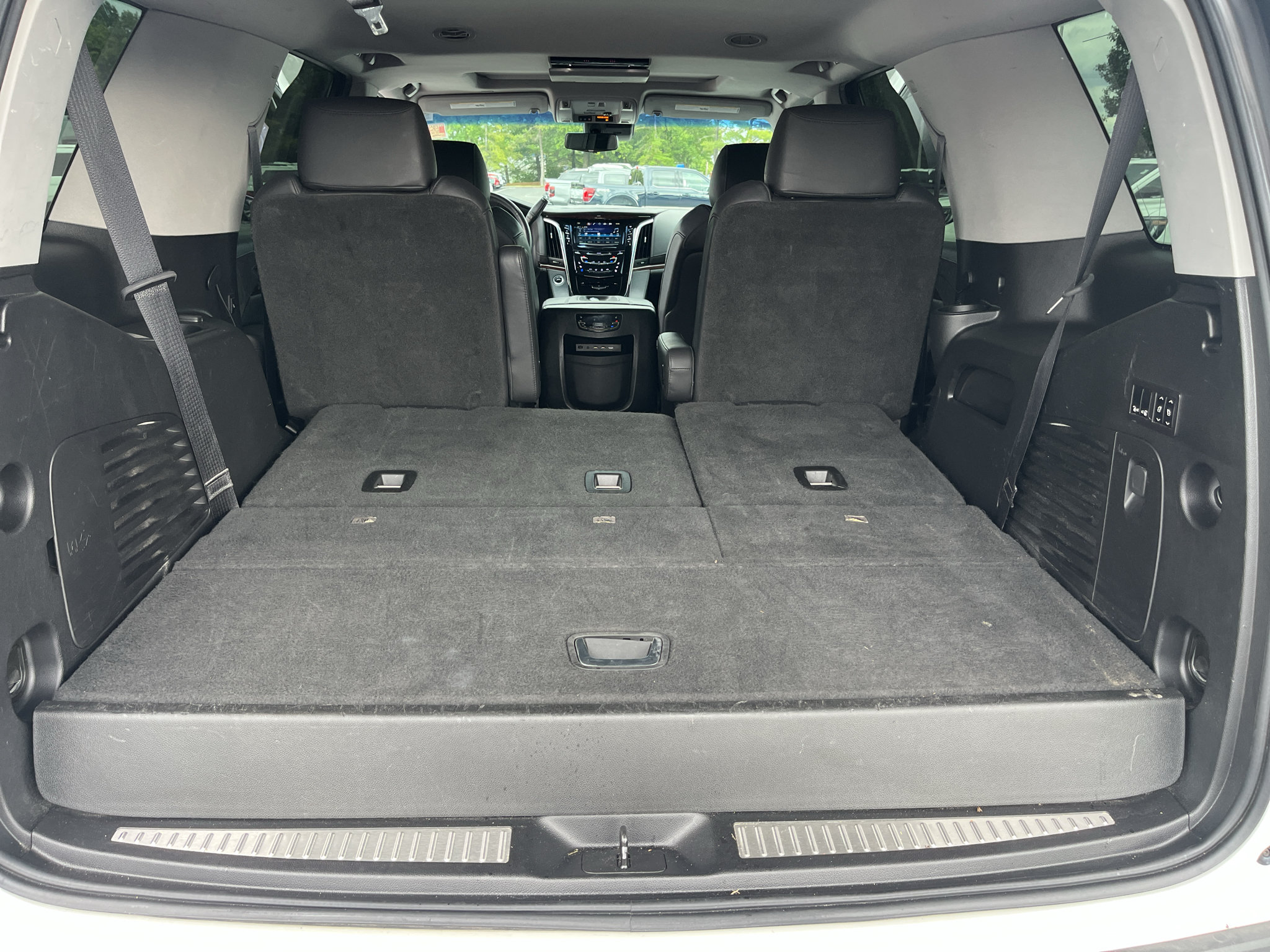 Used 2018 Cadillac Escalade Premium Luxury AWD/4WD image 7