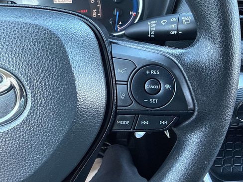 Used 2025 Toyota RAV4 LE AWD/4WD image 24