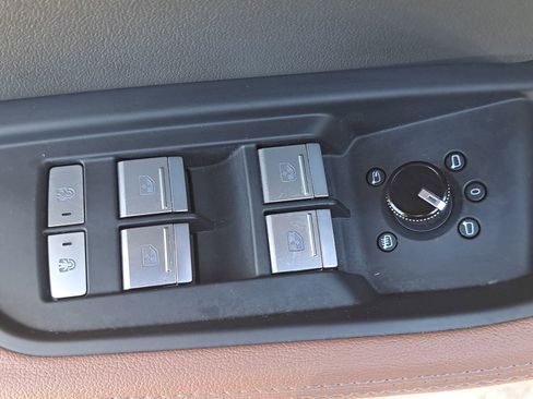 Used 2024 Audi Q8 e-tron Premium Plus image 31