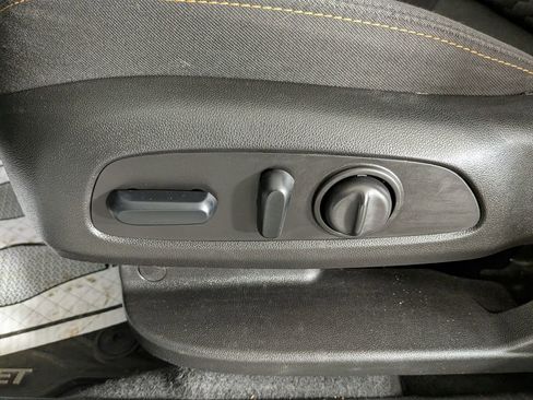 Used 2019 Chevrolet Equinox LT image 18