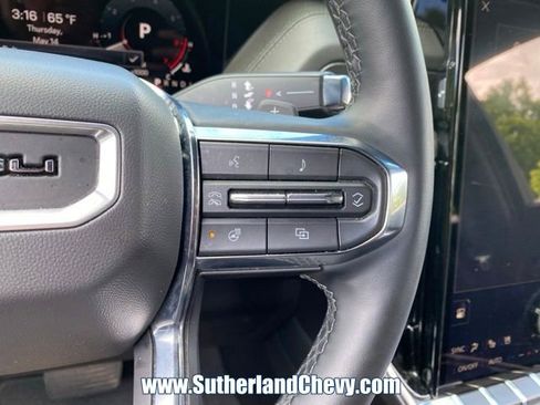 Used 2025 GMC Yukon Denali AWD/4WD image 24