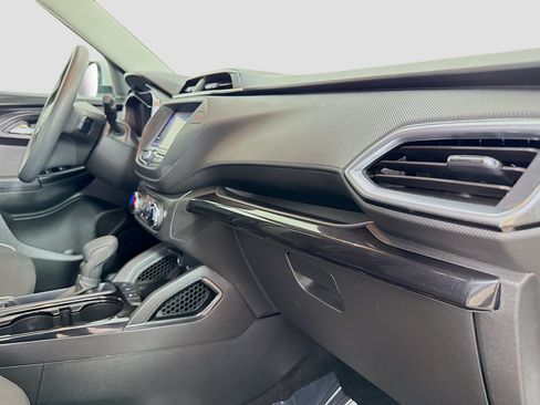 Used 2023 Chevrolet TrailBlazer LT FWD image 28