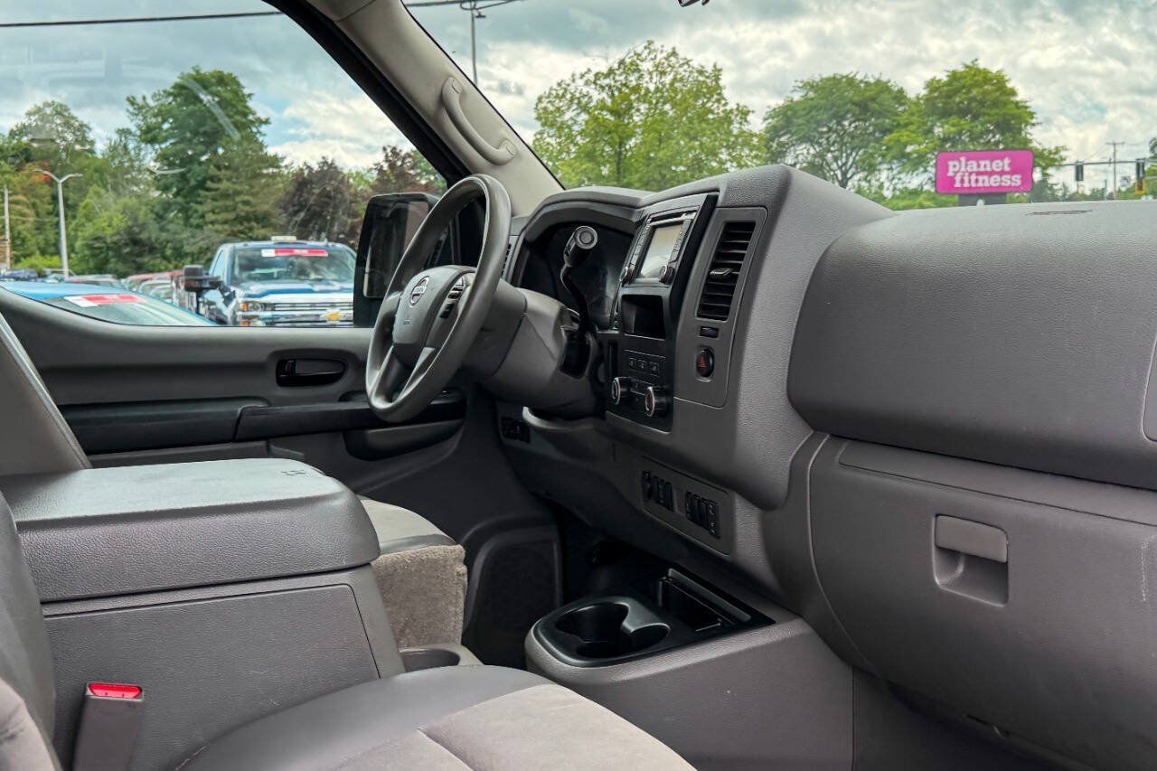 Used 2018 Nissan NV 3500 SV w/ Navigation Package RWD image 13