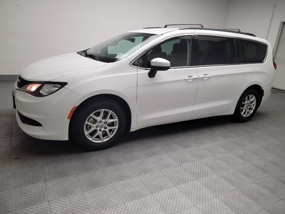 Used 2021 Chrysler Voyager Lxi FWD image 2