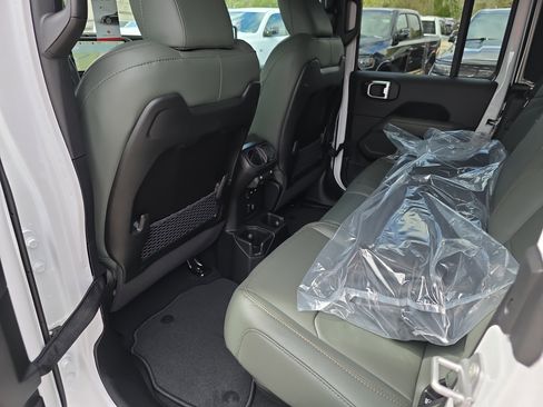 New 2026 Jeep Gladiator Mojave image 30
