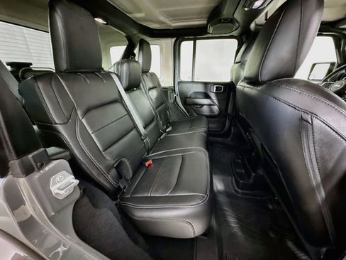 Used 2018 Jeep Wrangler Unlimited Sahara AWD/4WD image 34