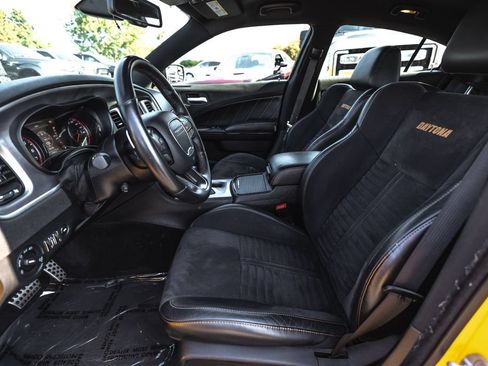 Used 2017 Dodge Charger R/T RWD image 21