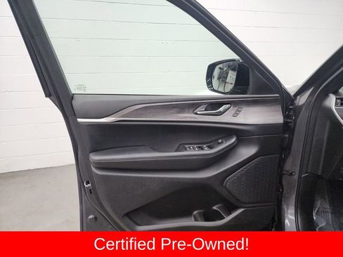 Certified 2025 Jeep Grand Cherokee Limited AWD/4WD image 9