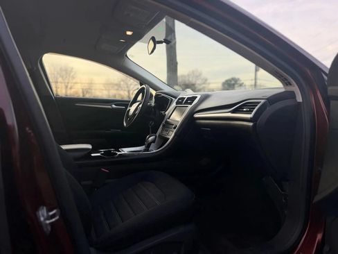 Used 2016 Ford Fusion SE FWD image 11