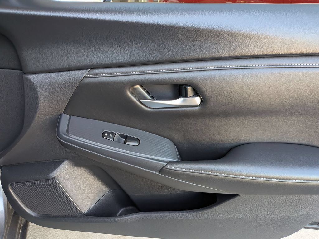 Used 2025 Nissan Sentra SV FWD image 32