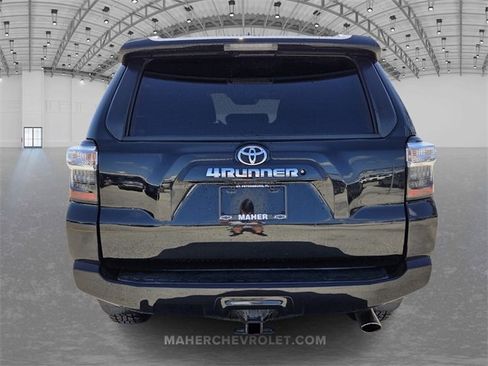 Used 2018 Toyota 4Runner SR5 image 6