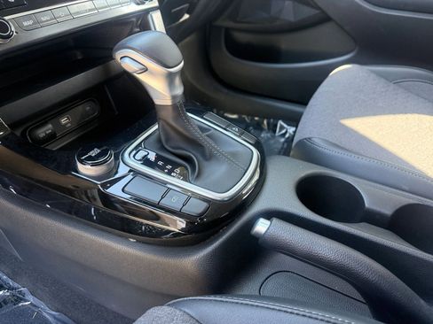 Used 2025 Kia Seltos S image 38