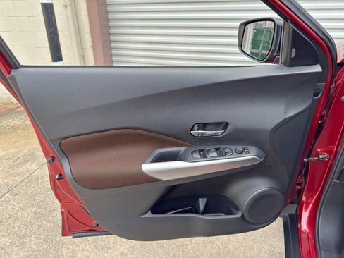 Used 2020 Nissan Kicks SR FWD image 34