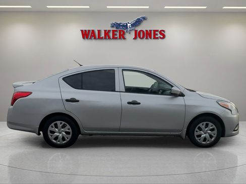 Used 2018 Nissan Versa S Plus image 2
