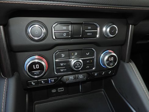 Certified 2024 GMC Yukon XL AT4 AWD/4WD image 25