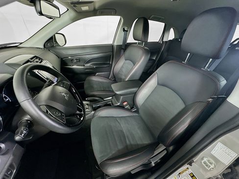 Used 2025 Mitsubishi Outlander Sport SE image 13