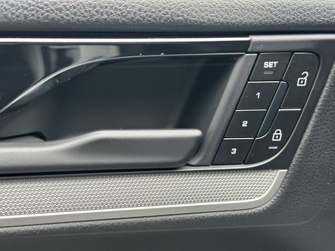 Certified 2025 Porsche Cayenne S image 27