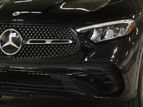 Used 2025 Mercedes-Benz GLC 350e 4MATIC image 8