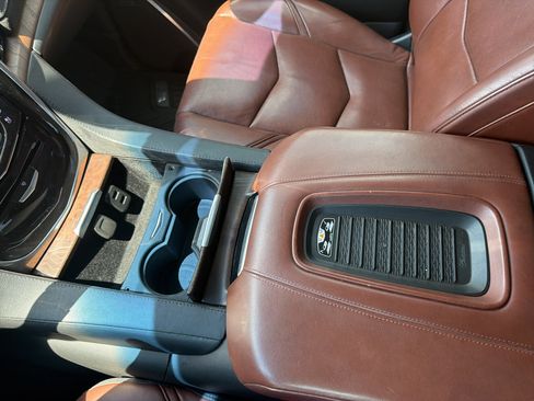 Used 2019 Cadillac Escalade Premium Luxury w/ LPO, Escalade Noir Package AWD/4WD image 18