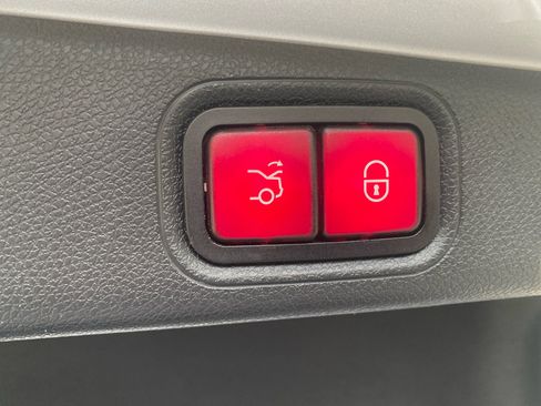 Used 2020 Mercedes-Benz E 350 4MATIC Sedan image 31