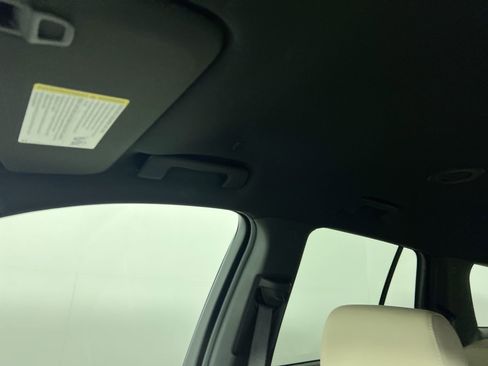 Used 2023 Chevrolet Traverse LT image 19