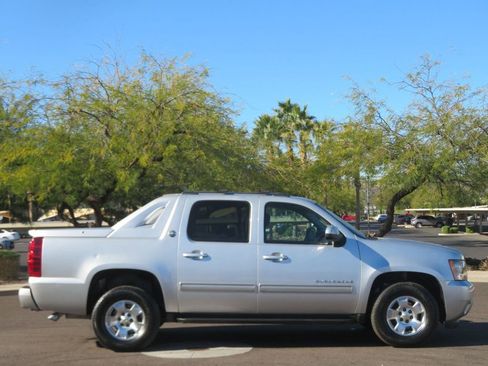 Used 2013 Chevrolet Avalanche LS image 3