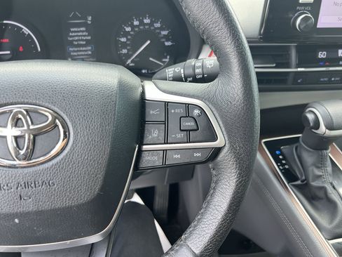 Used 2023 Toyota Sienna XLE FWD image 20