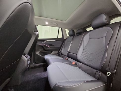 New 2025 Volkswagen Tiguan SE image 20