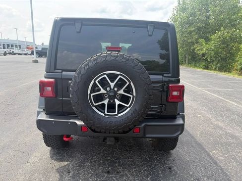 Used 2024 Jeep Wrangler Unlimited Rubicon w/ Convenience Group AWD/4WD image 9