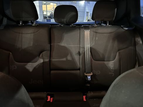 Used 2015 Jeep Renegade Latitude w/ Popular Equipment Group image 25