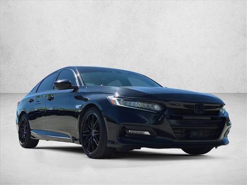 Used 2018 Honda Accord Touring image 3