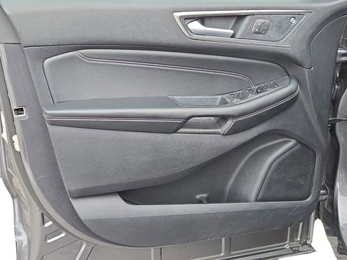Used 2022 Ford Edge Titanium image 16