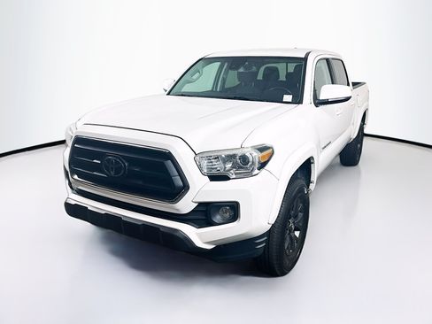 Used 2021 Toyota Tacoma SR5 AWD/4WD image 3