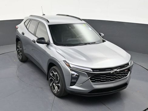 Used 2024 Chevrolet Trax RS w/ Driver Confidence Package FWD image 18
