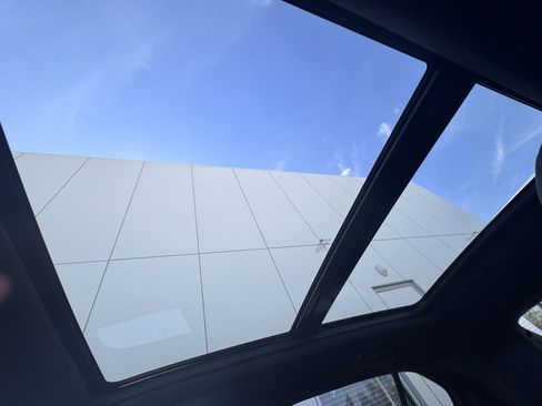 Used 2022 Cadillac XT4 Sport w/ Technology Package image 33