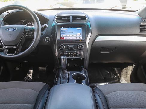 Used 2017 Ford Explorer XLT w/ Equipment Group 202A image 10