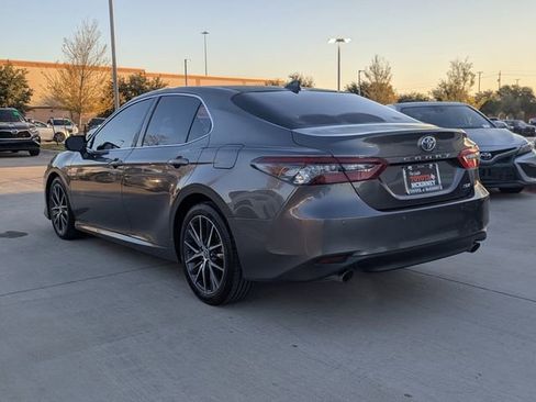 Used 2021 Toyota Camry XLE image 8