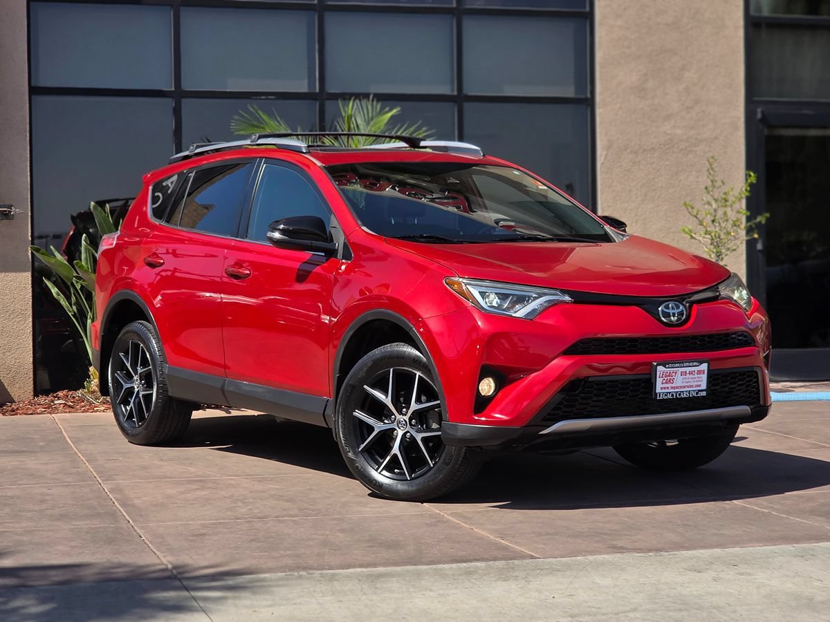 Used 2017 Toyota RAV4 SE FWD image 3
