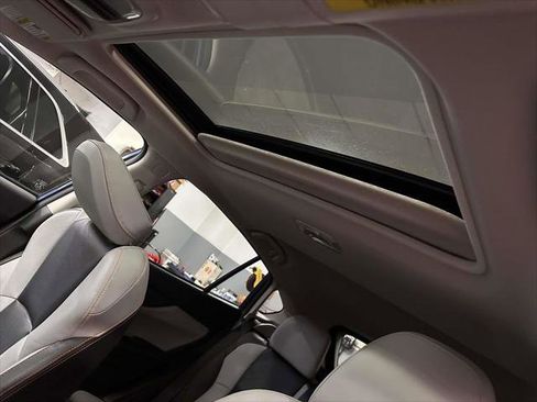 Used 2019 Subaru Crosstrek 2.0i Limited w/ Moonroof Package w/Navigation AWD/4WD image 11