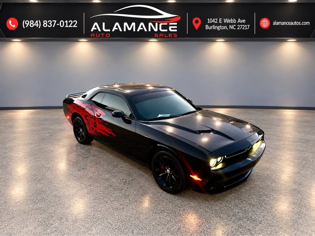Used 2015 Dodge Challenger SXT RWD image 22