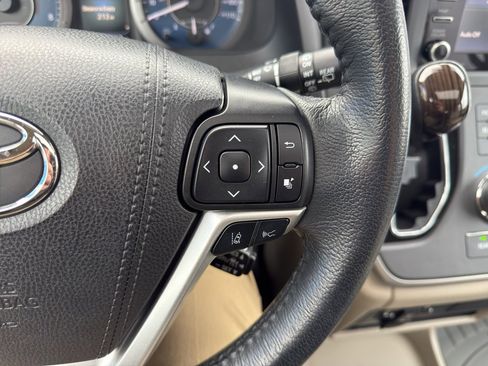 Used 2020 Toyota Sienna XLE image 23