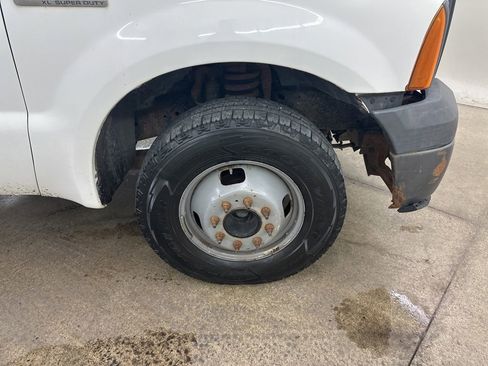 Used 2006 Ford F350 XL RWD image 14