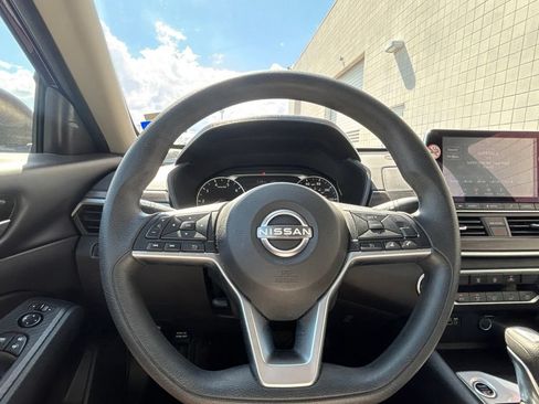 Used 2025 Nissan Altima 2.5 SV FWD image 20