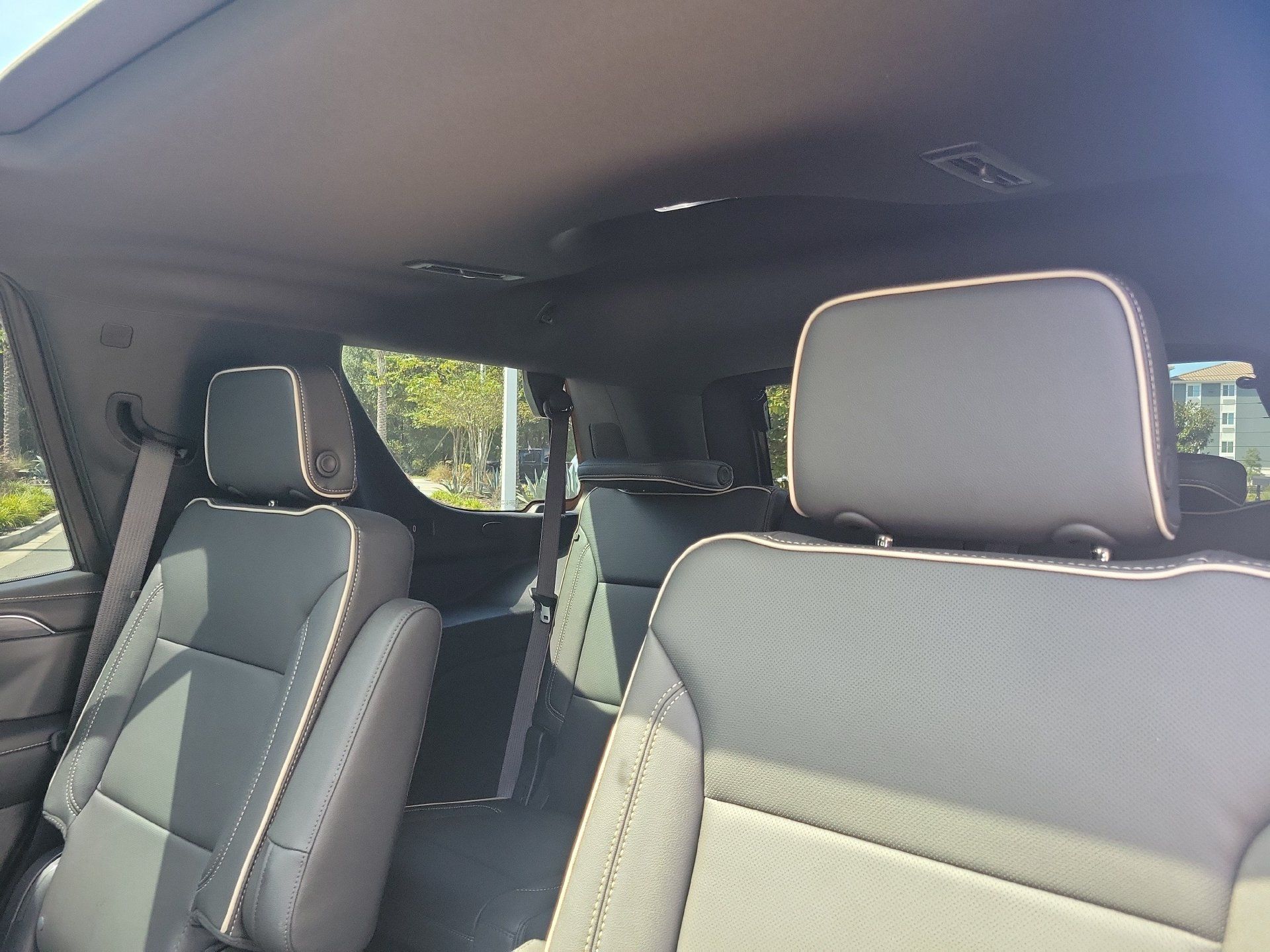 Used 2023 GMC Yukon SLT w/ SLT Premium Package RWD image 18