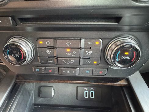 Used 2016 Ford F150 Platinum w/ Equipment Group 701A Luxury image 34