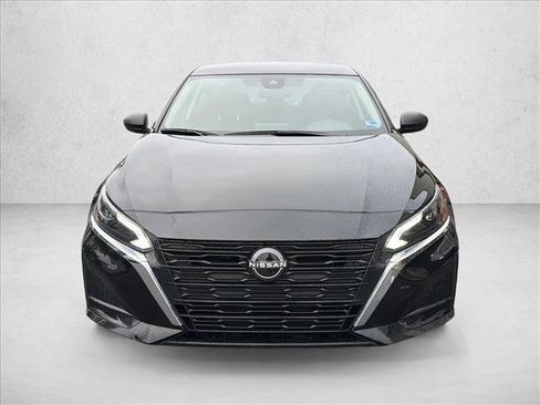 Used 2024 Nissan Altima 2.5 SV image 2