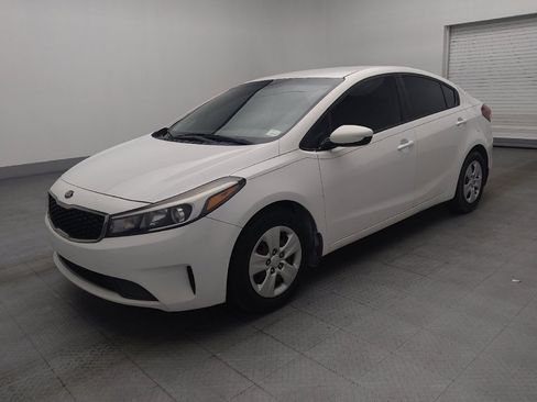 Used 2017 Kia Forte LX FWD image 2