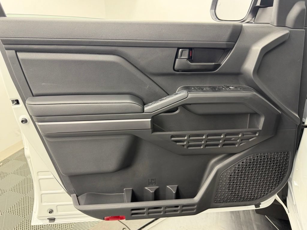 Used 2026 Toyota Tacoma SR5 AWD/4WD image 32