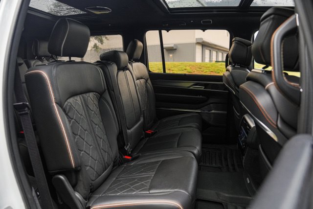 Used 2023 Jeep Grand Wagoneer Series III AWD/4WD image 53