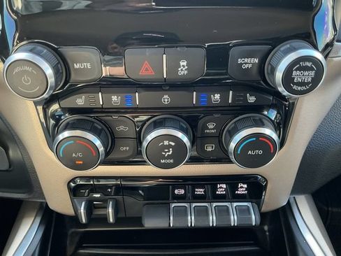 Used 2022 RAM 3500 Laramie AWD/4WD image 17